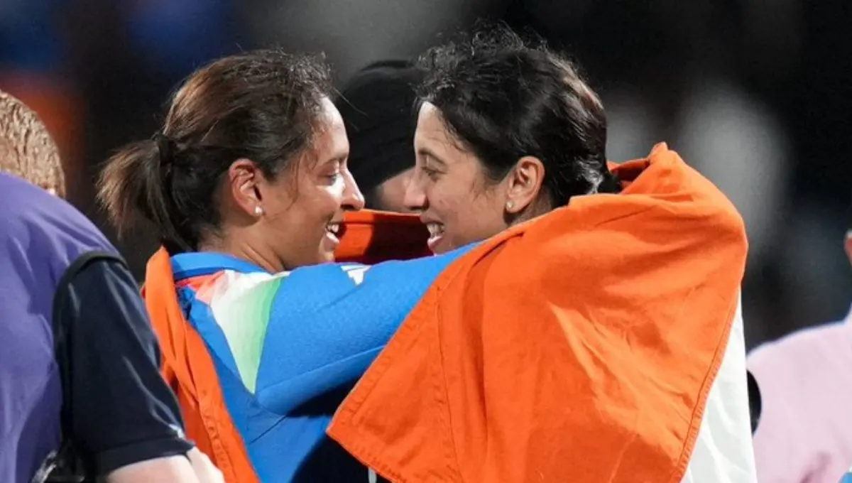 Women’s World Cup 2025 India Winner – भारतीय महिला क्रिकेट टीम ट्रॉफी के साथ जश्न मनाते हुए, वर्ल्ड कप 2025 चैंपियन